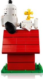 Peanuts: Snoopy's Doghouse