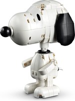 Peanuts: Snoopy's Doghouse